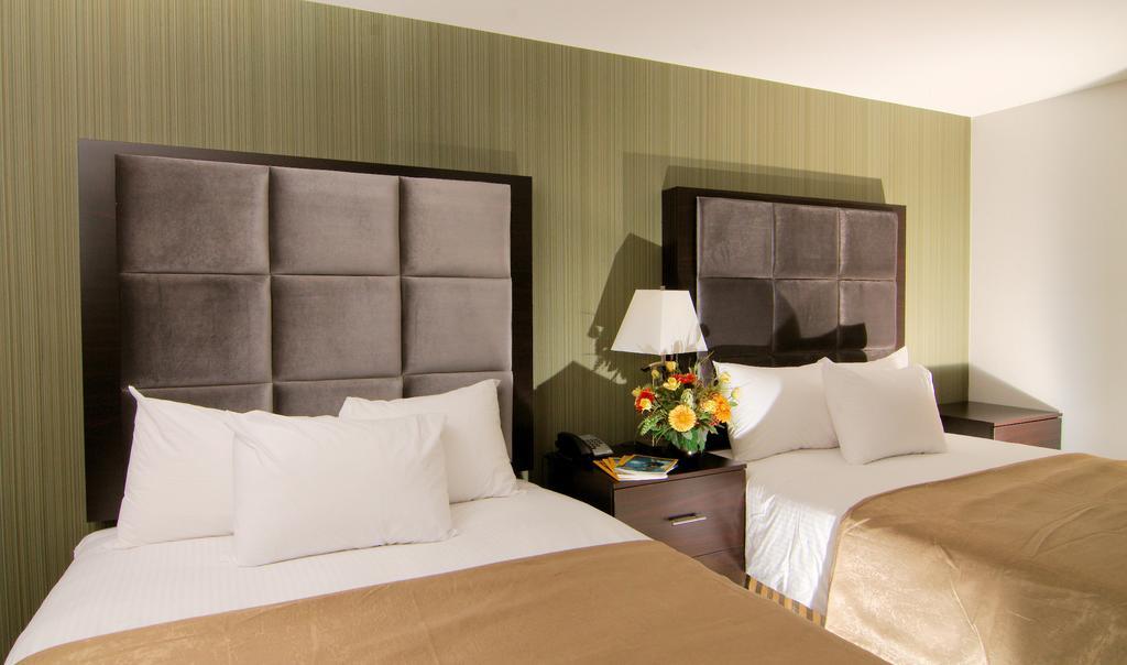 Paradise Inn And Suites Redwater Room photo