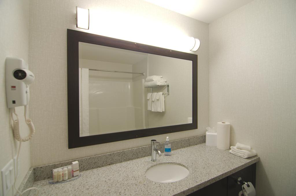 Paradise Inn And Suites Redwater Room photo